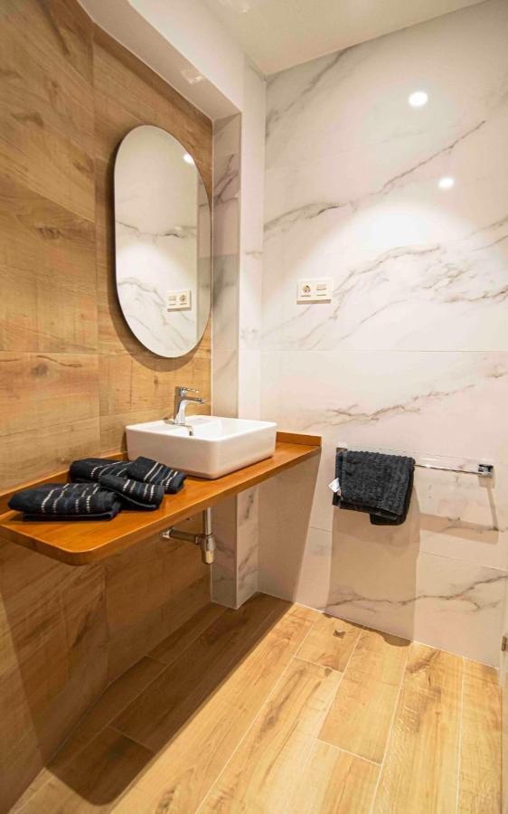 Apartamentos Leonor مالقة المظهر الخارجي الصورة