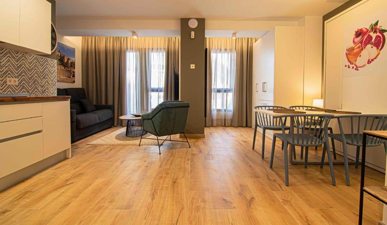 Apartamentos Leonor مالقة المظهر الخارجي الصورة