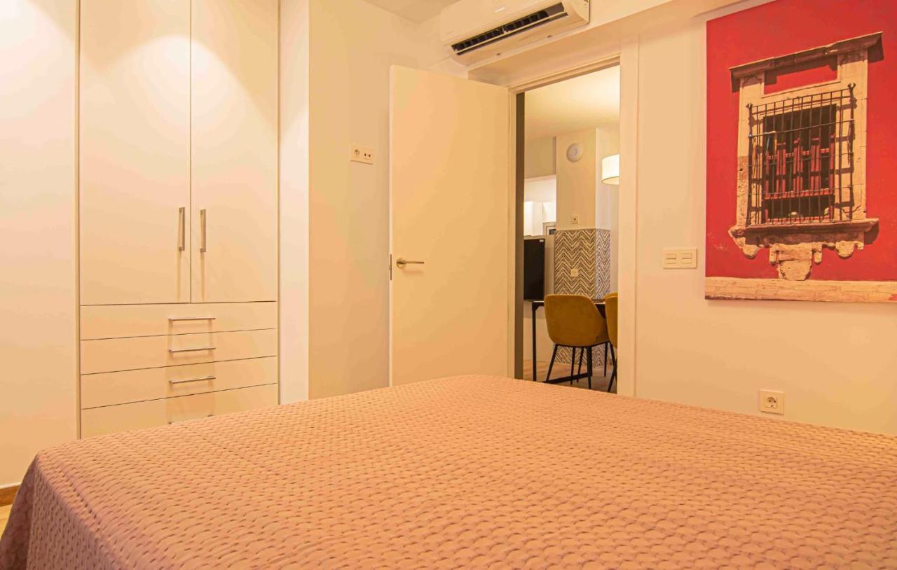 Apartamentos Leonor مالقة المظهر الخارجي الصورة