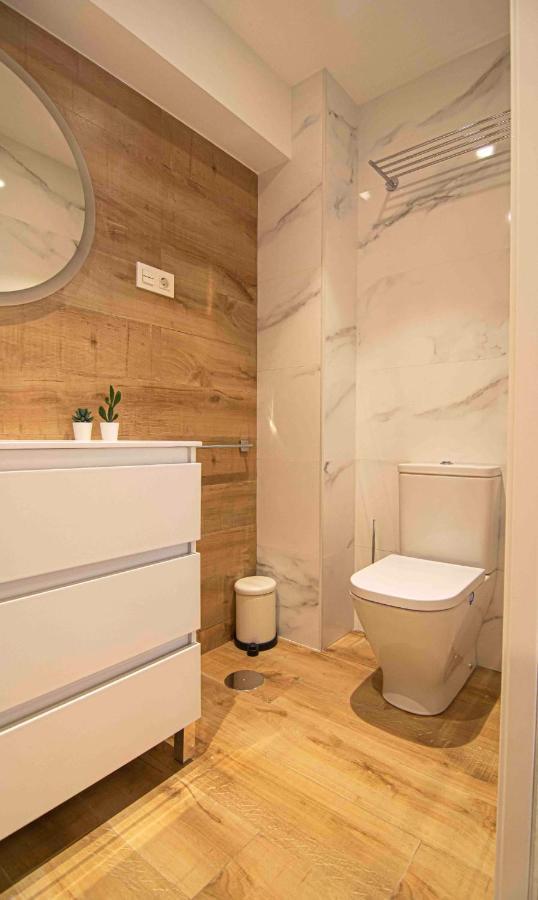 Apartamentos Leonor مالقة المظهر الخارجي الصورة