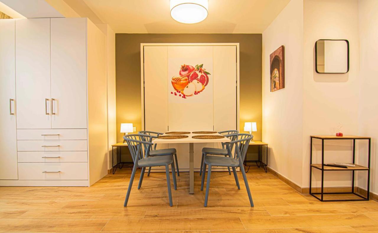 Apartamentos Leonor مالقة المظهر الخارجي الصورة