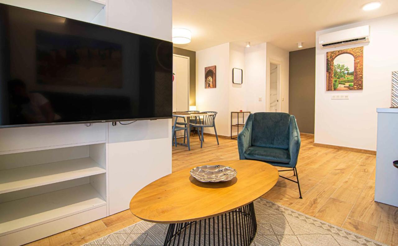 Apartamentos Leonor مالقة المظهر الخارجي الصورة