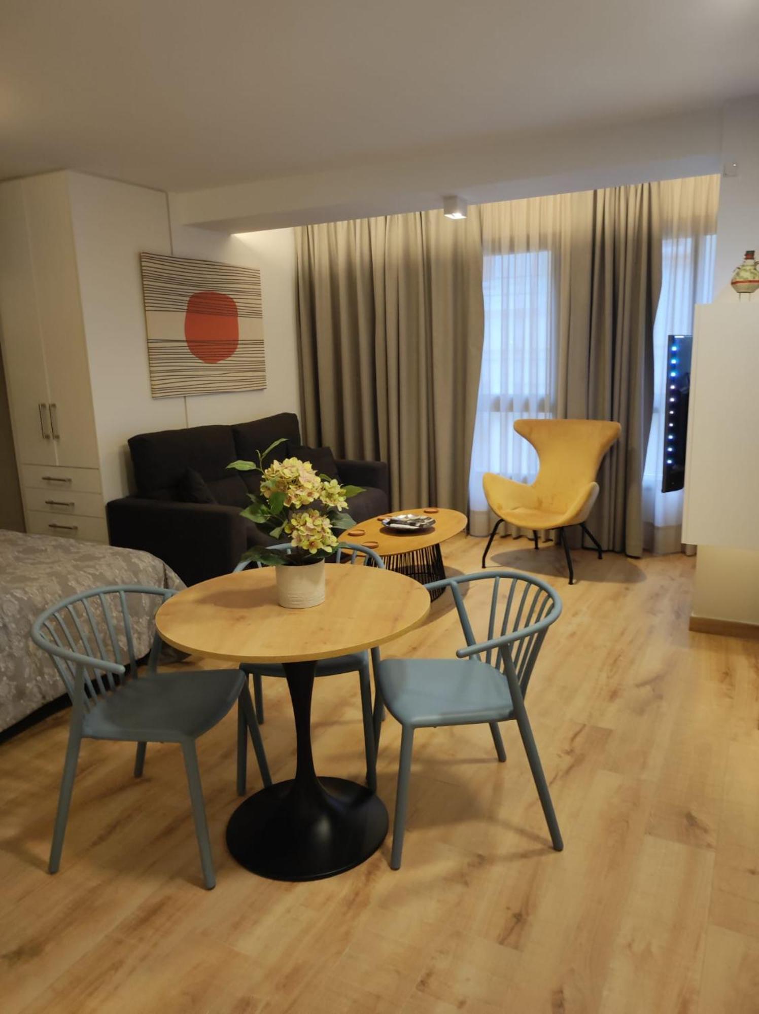 Apartamentos Leonor مالقة المظهر الخارجي الصورة
